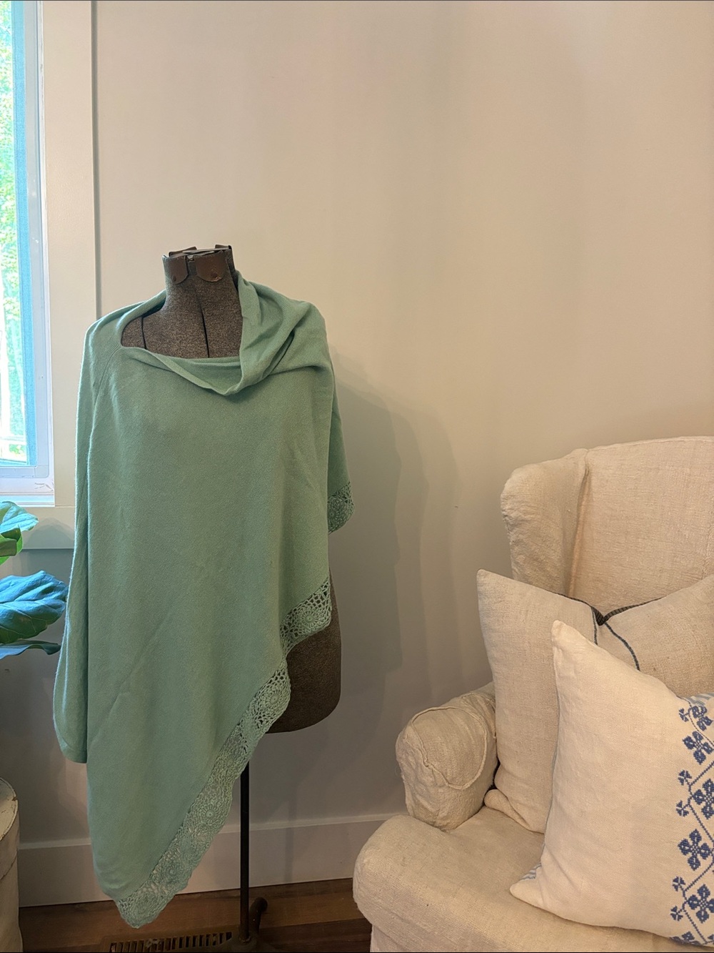 Silk/Cashmere Mint Green Lace-Trim Poncho
